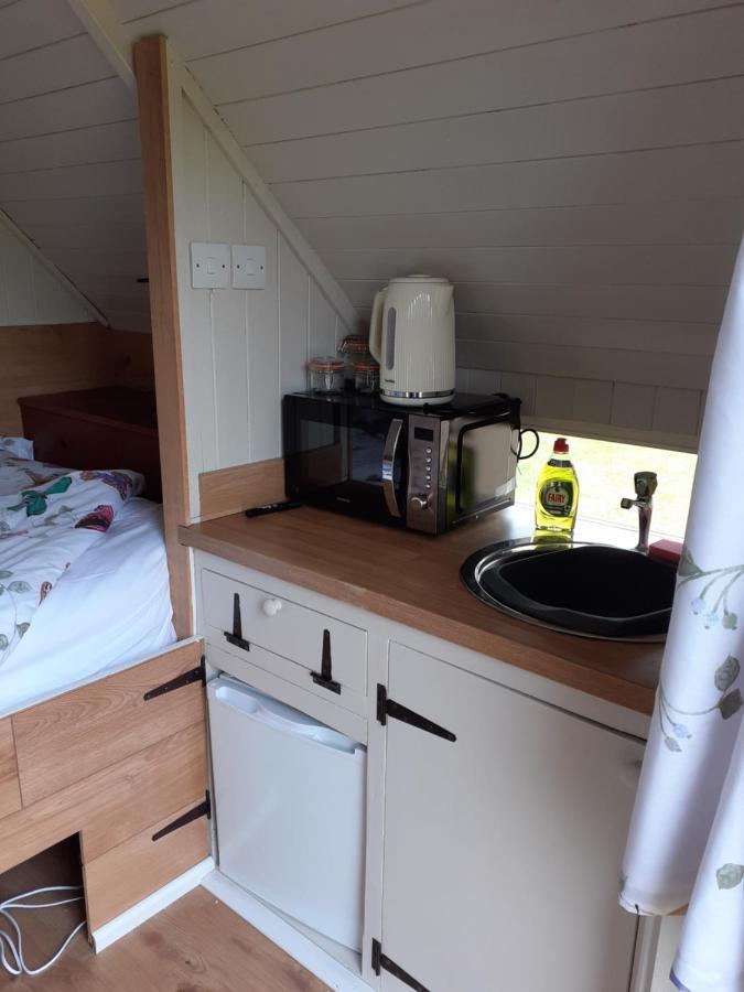 Glamping At The Retreat Wiltshire Is Rural Bliss Villa ชิปเพแนม ภายนอก รูปภาพ