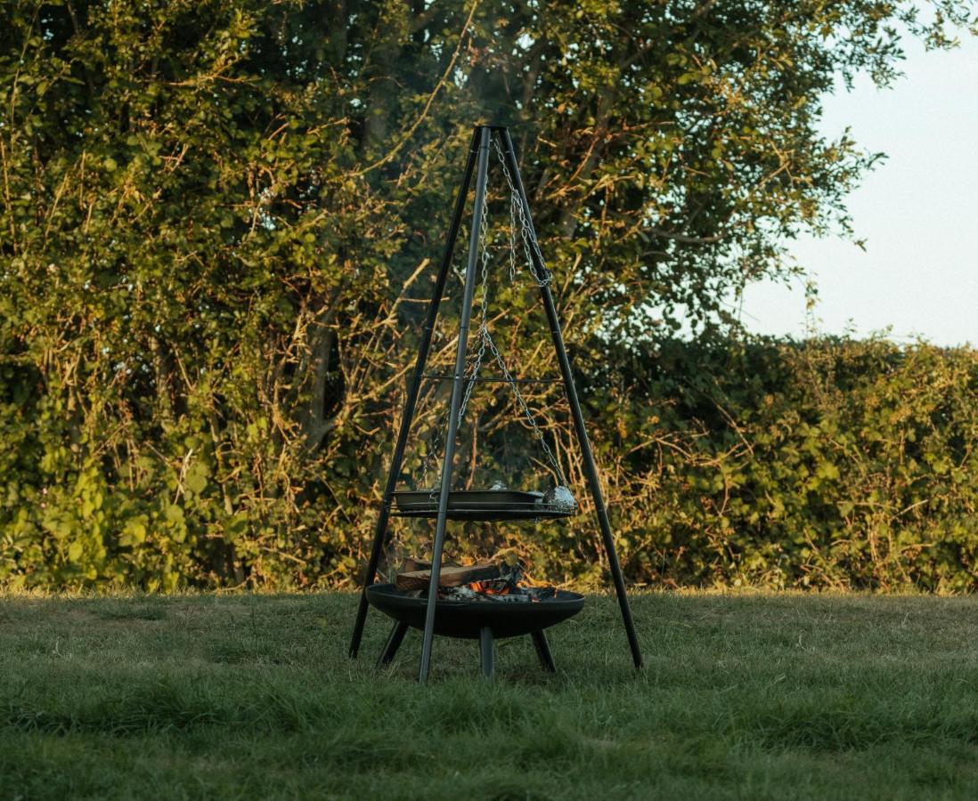 Glamping At The Retreat Wiltshire Is Rural Bliss Villa ชิปเพแนม ภายนอก รูปภาพ