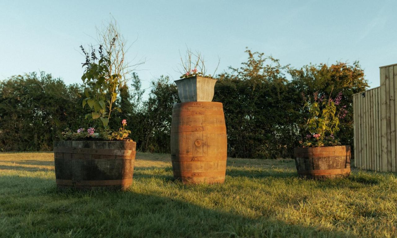 Glamping At The Retreat Wiltshire Is Rural Bliss Villa ชิปเพแนม ภายนอก รูปภาพ